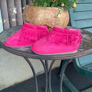 Girls Pink Moccasins!